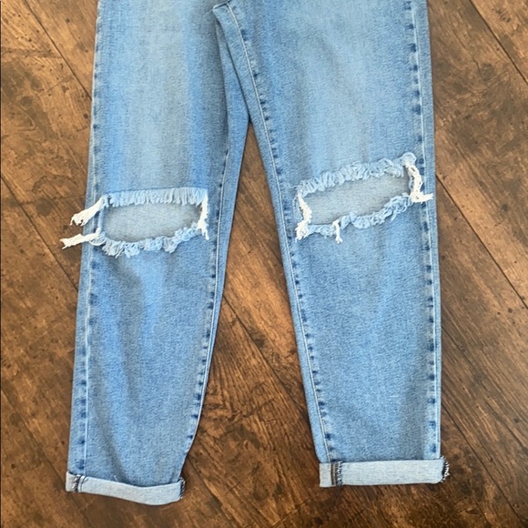 High Rise Busted Ripped Knee Mom Boyfriend Jeans - Picture 6 of 7